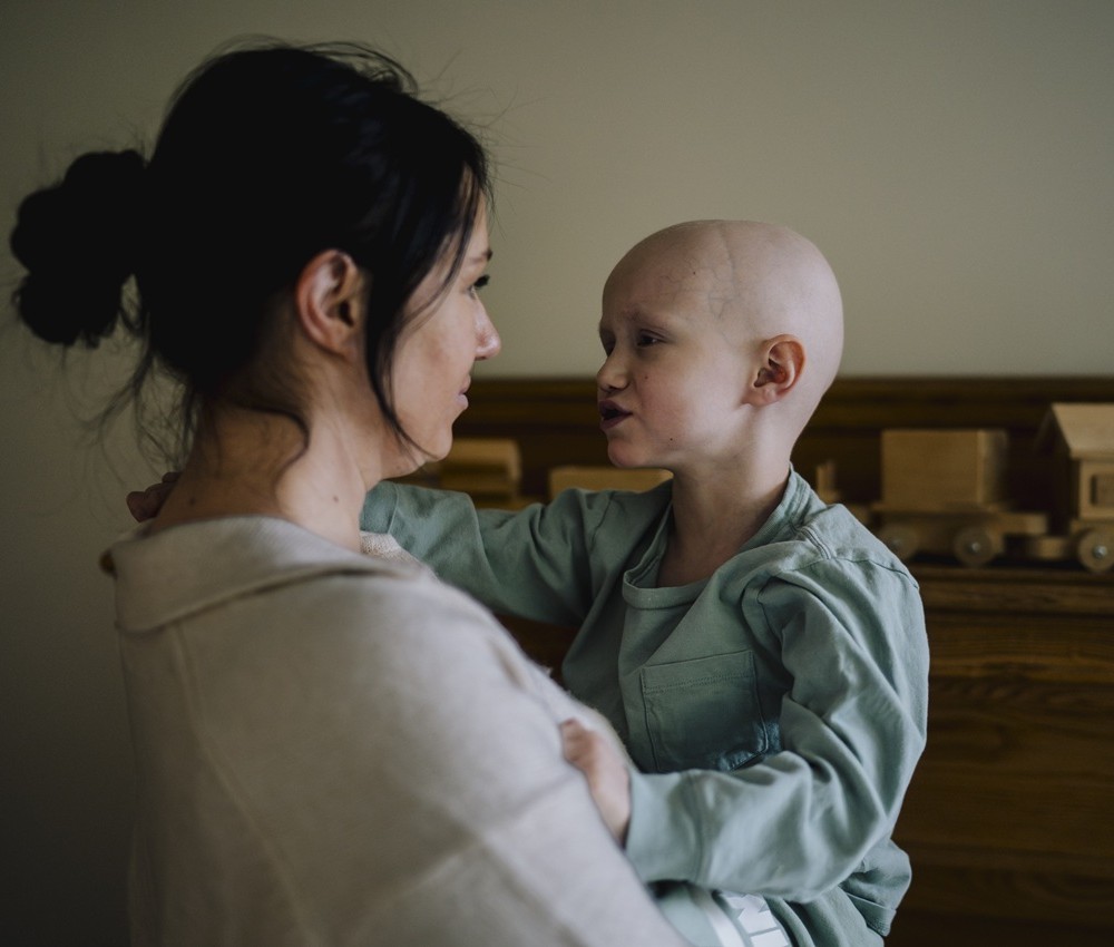 Mother-and-child-in-library